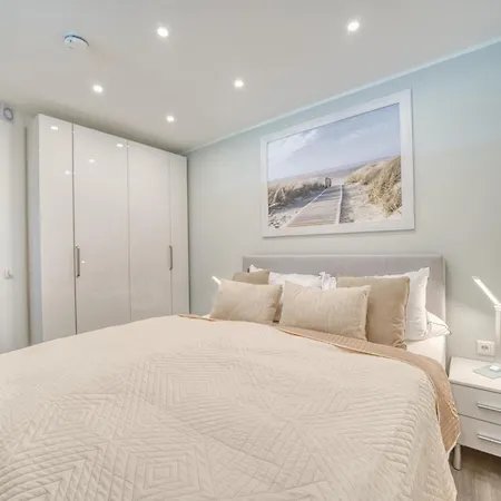 - Haus H, App 0h0909 Apartment *